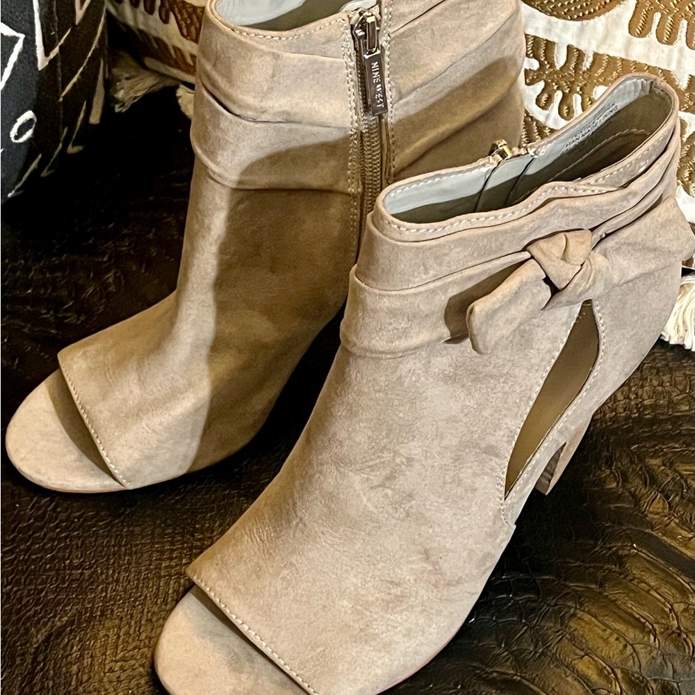 Elegant Tan Peep-Toe Ankle Boots